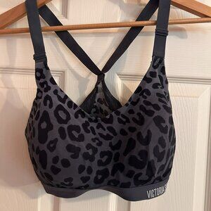 32DD Grey Leopard Victoria's Sport Incredible Lightweight Sports Bra